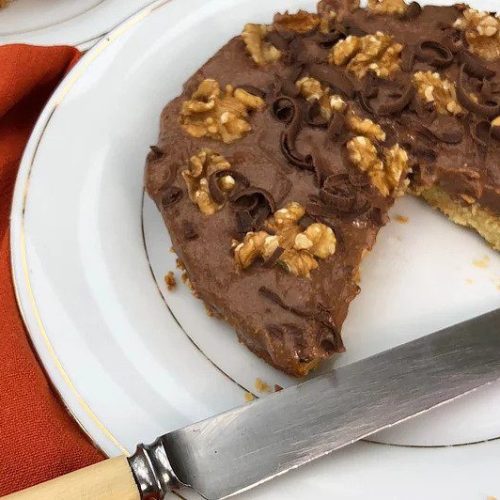 Banana & walnut tarte with added broth hot chocolate